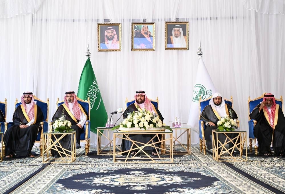 أمير جازان يتفقّد محافظة الريث ويلتقي المشايخ والأهالي