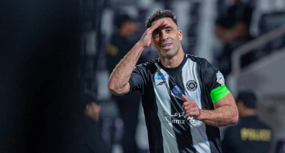 مصادر «عكاظ» تكشف موقف مدرب الشباب من حمدالله