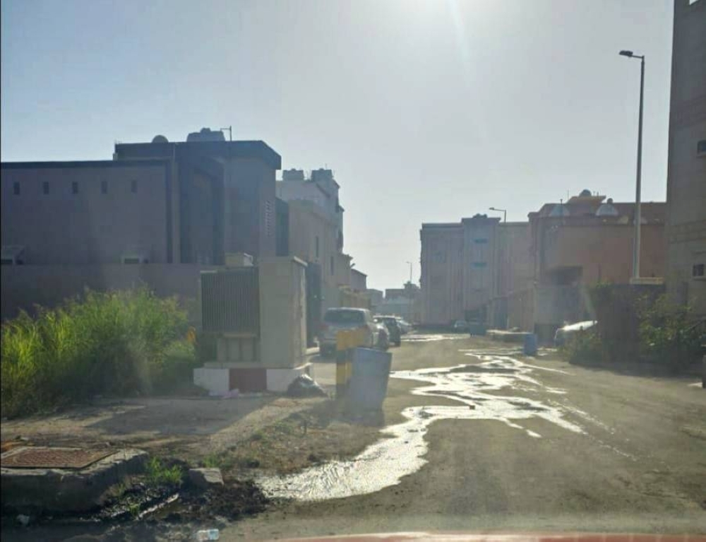 «طفح مجاري» في حي مطار جازان..
 الأهالي يستنجدون بالإمارة