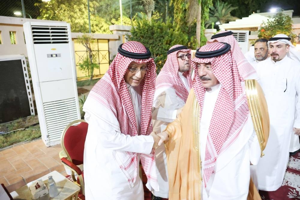 نائب أمير تبوك يعزّي أسرة باعشن في فقيدها