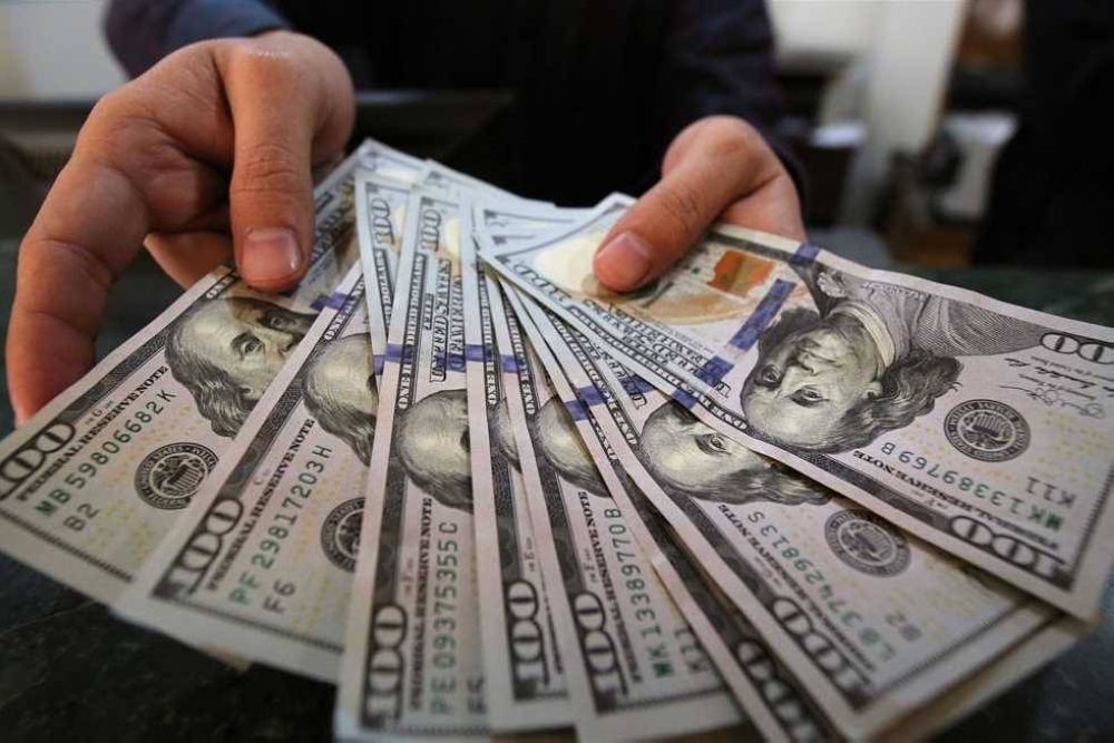 الدولار لأعلى مستوى في 15 أسبوعاً