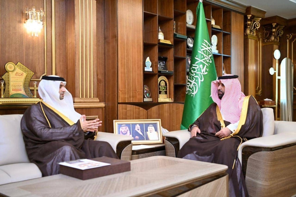 أمير جازان يطلع على جهود فرع المجاهدين بالمنطقة