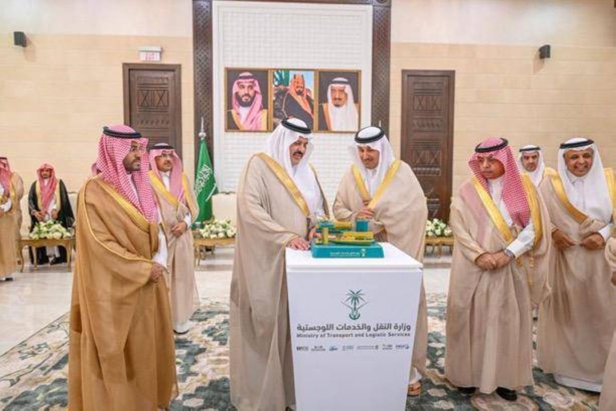 أمير منطقة حائل يدشّن 13 مشروعاً للطرق بتكلفة 47 مليون ريال