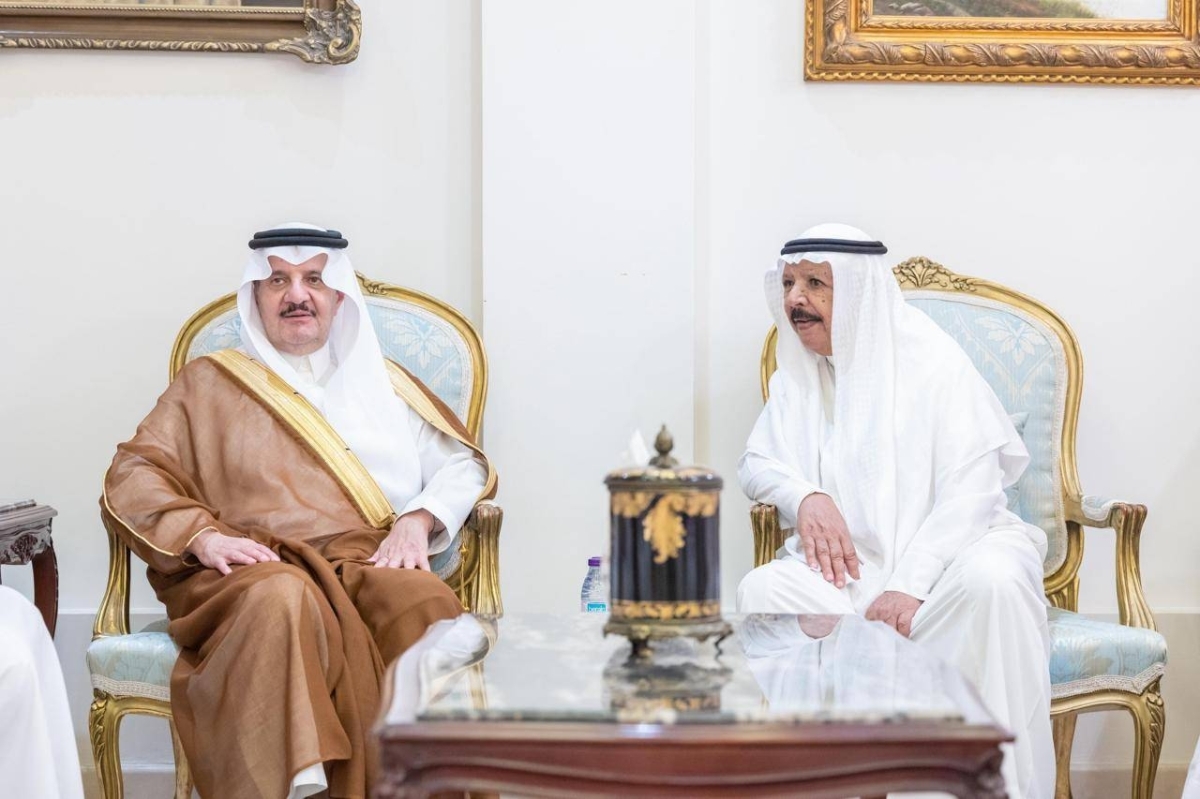 أمير الشرقية يعزي أسرة الثنيان