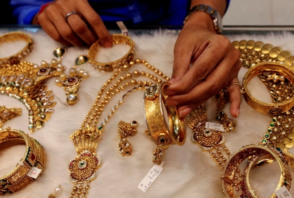 Gold tops $3,000 for first time on tariff threats