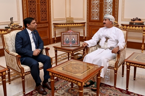 Al Numani receives envoys