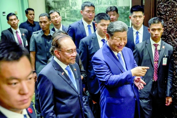 China's Xi meets Malaysian leaders, vows to 'safeguard' Asia allies