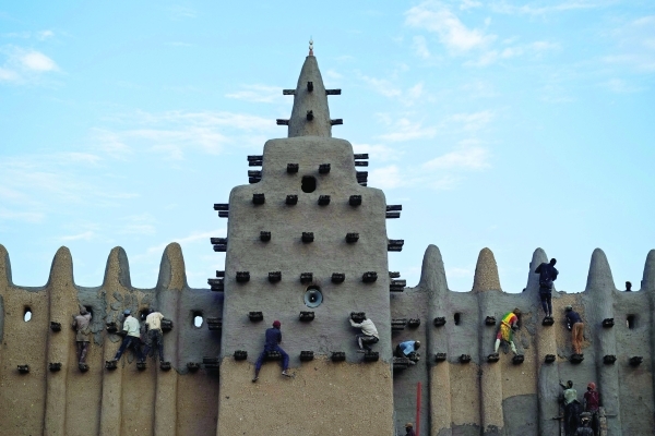 Ancient Malian city celebrates annual replastering of mosque