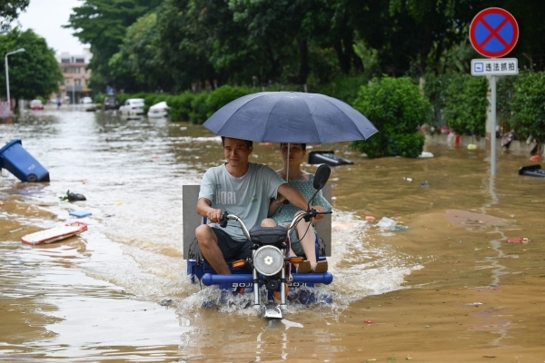Thousands evacuated as flood hits China