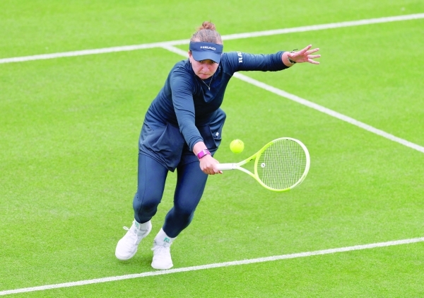 Krejcikova battles past Dart at windy Eastbourne