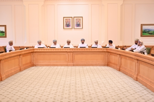 Shura committee discusses military service for Omani youth