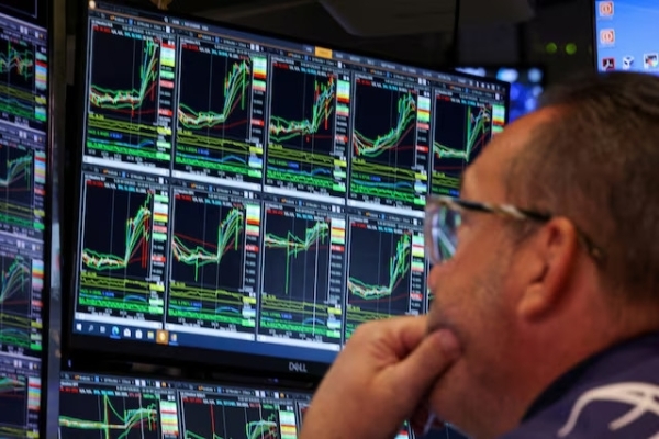 Markets rise as Trump sends tariff letters, delays deadline