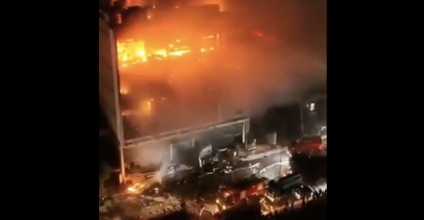 Iraq shopping mall fire kills and injures 50: governor