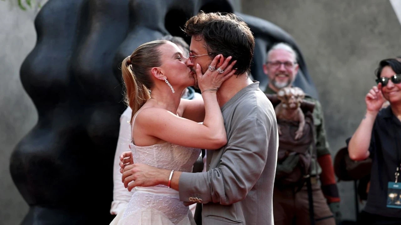 Colin Jost Couldn't STOP Wife Scarlett Johansson From Kissing Jonathan Bailey at Jurassic World Rebirth NYC Premiere