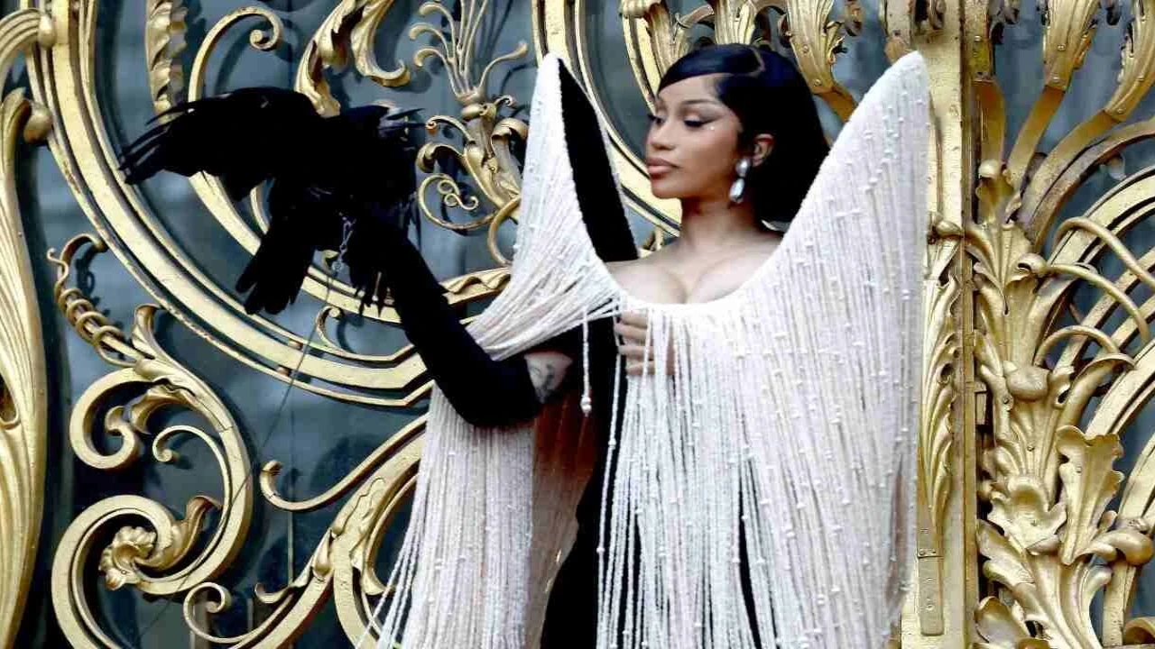 Cardi B Stuns Onlookers By Bringing Live Crow to Schiaparelli Show During Paris Fashion Week, PIC