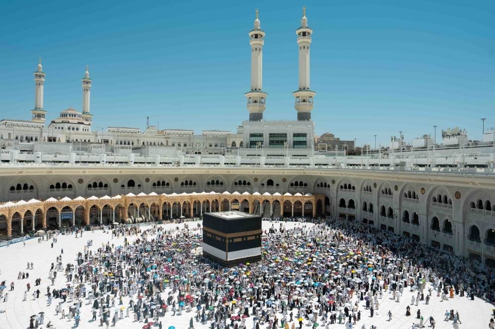 Pilgrims perform Farewell Tawaf on third day of Tashreeq