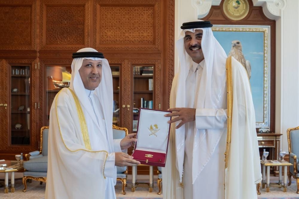 Amir grants Al Wajbah Decoration to outgoing Kuwait ambassador