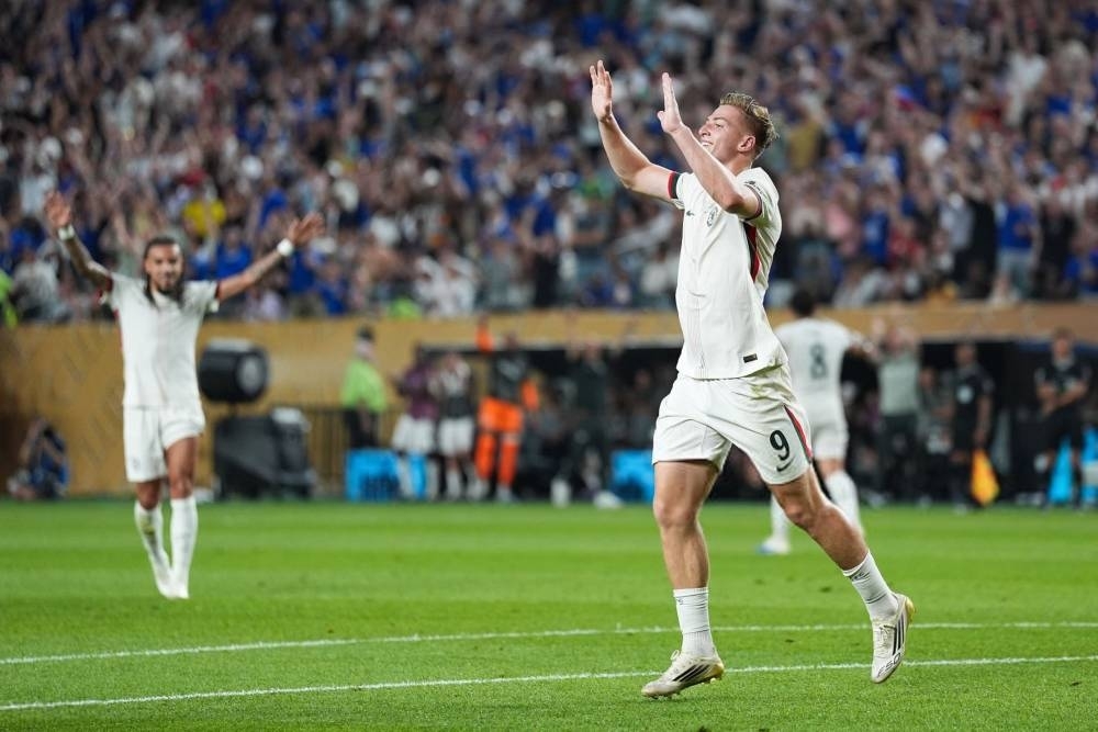 Delap scores first goal for Chelsea as Blues progress to last 16