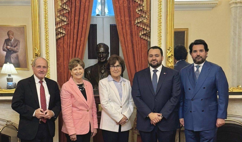 Khulaifi, US senators discuss regional developments