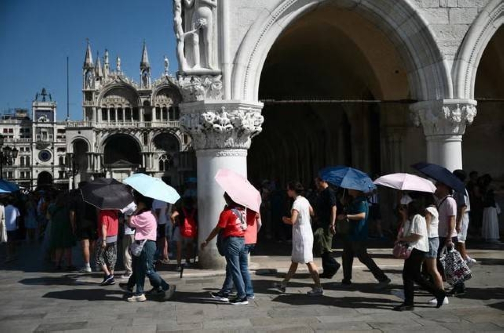 Southern Europe swelters as heatwave spreads