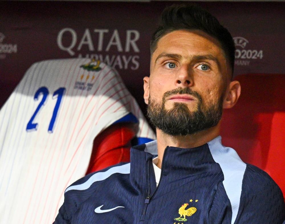 Giroud returns to French football with Lille