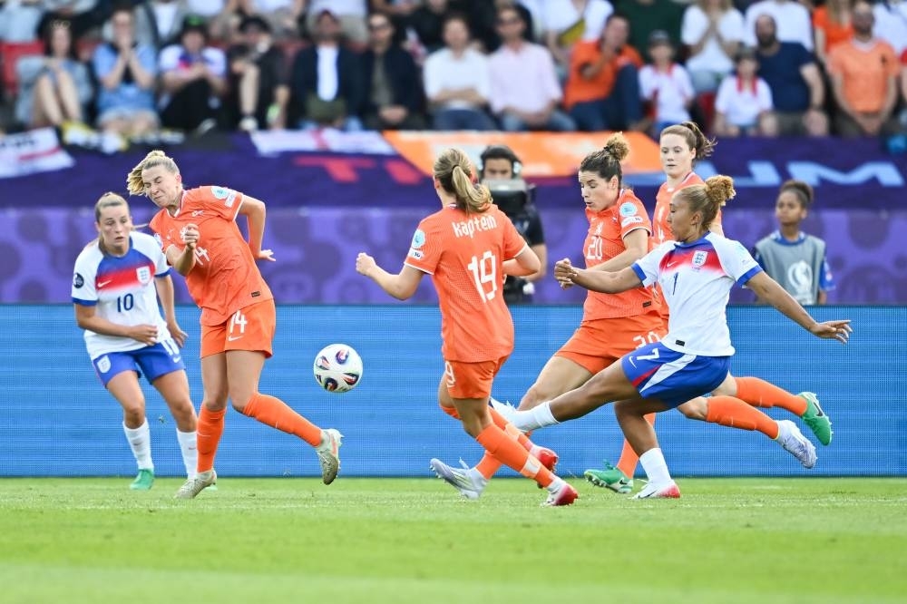 James scores twice as England rise to pressure by thumping Netherlands
