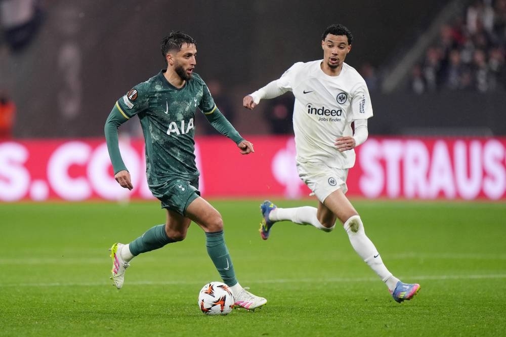 Liverpool complete signing of striker Ekitike from Frankfurt
