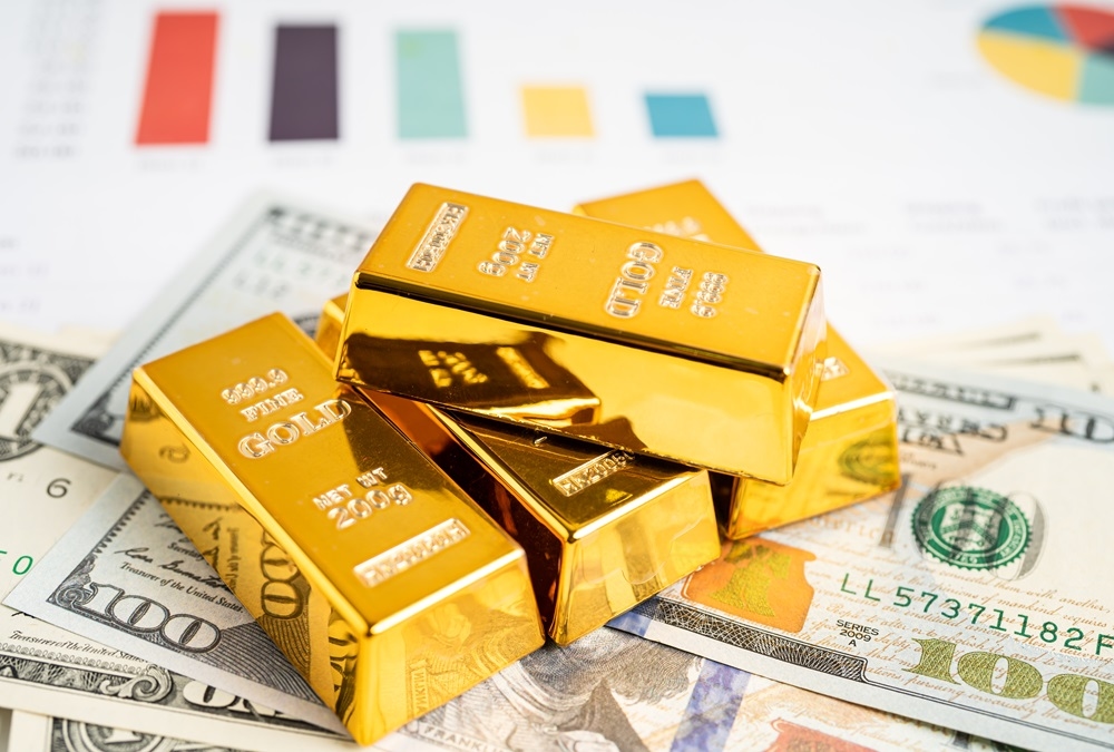 أسعار الذهب ترتفع مع تراجع الدولار
