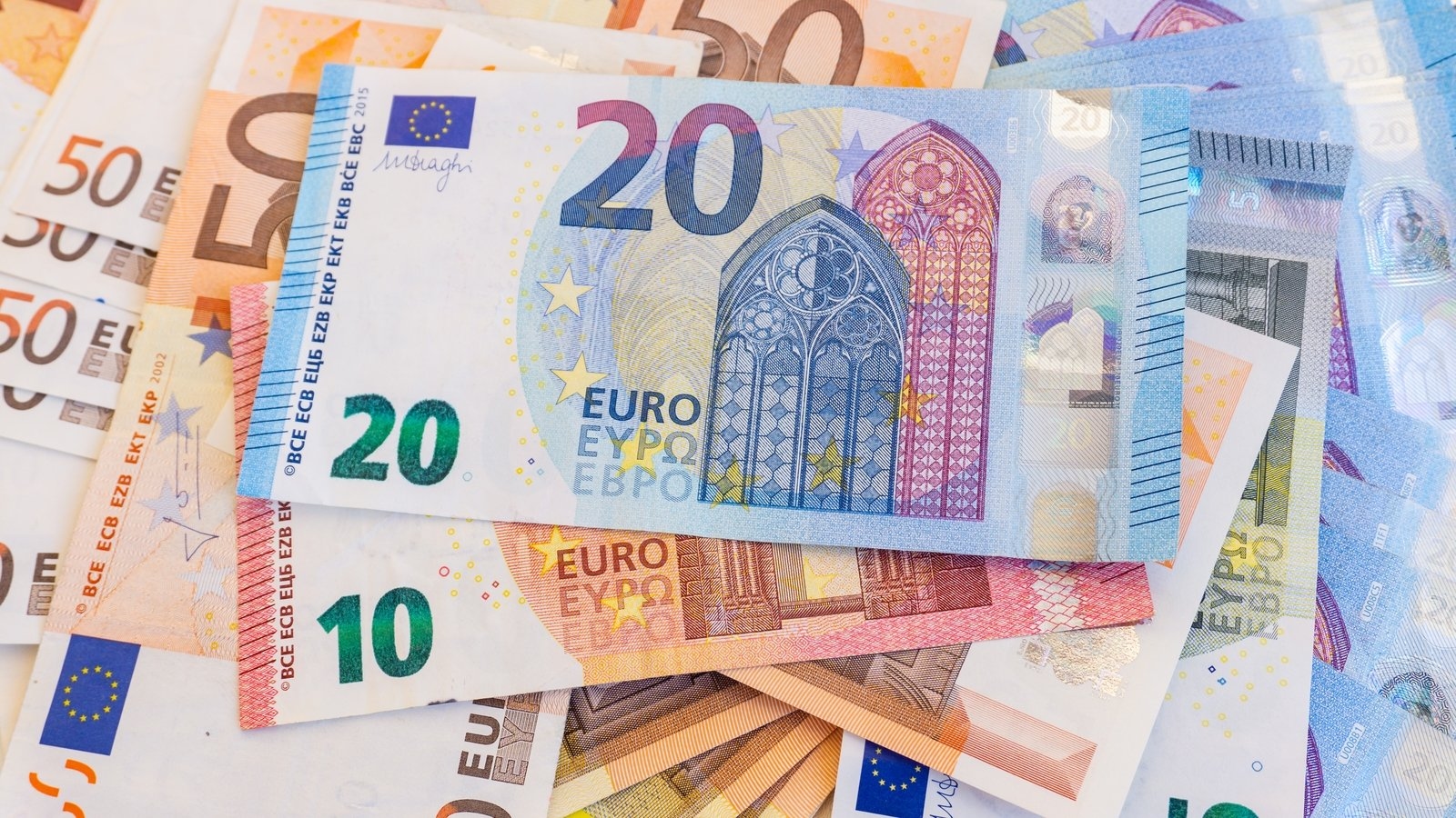 Sales of Prize Bonds topped €350 million last year