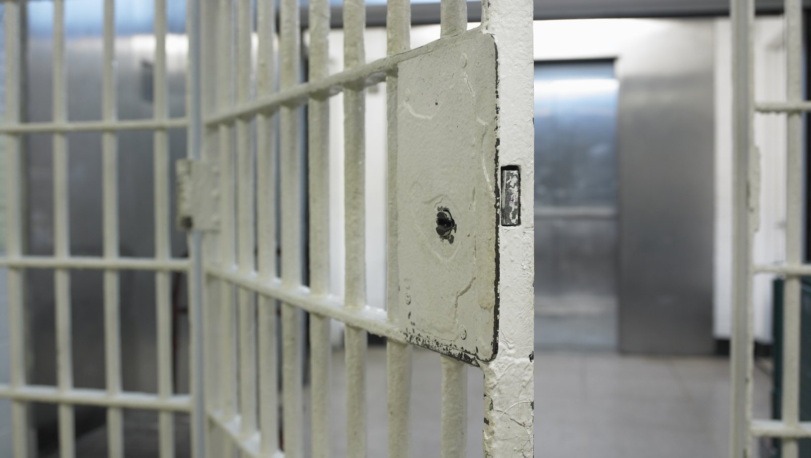Serious problems remain in Irish prisons, report finds