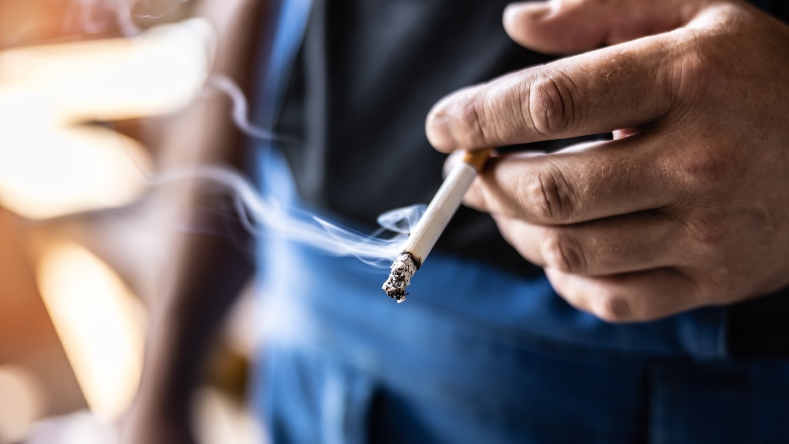 Government called on to extend smoking ban to public places