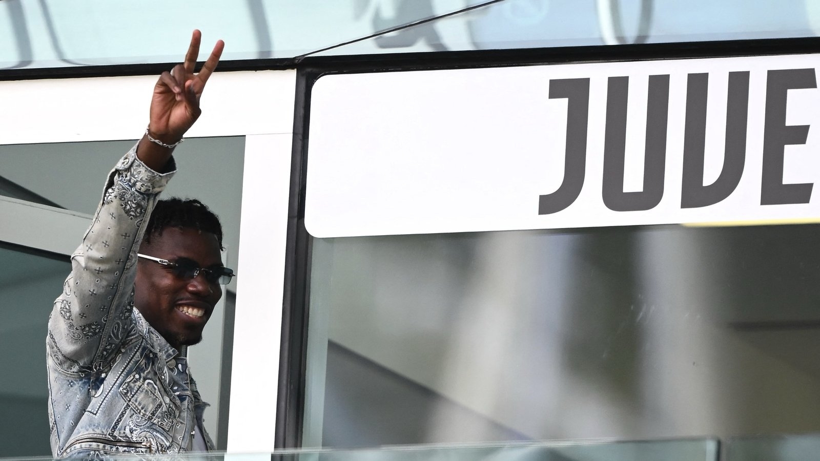 Paul Pogba signs for Monaco to mark return to game