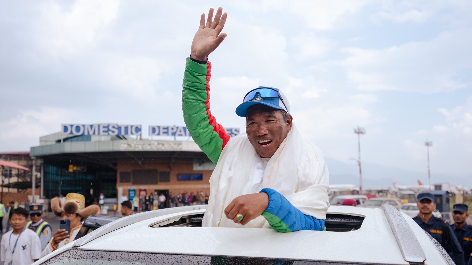 Nepali 'Everest Man' breaks own record with 31st summit