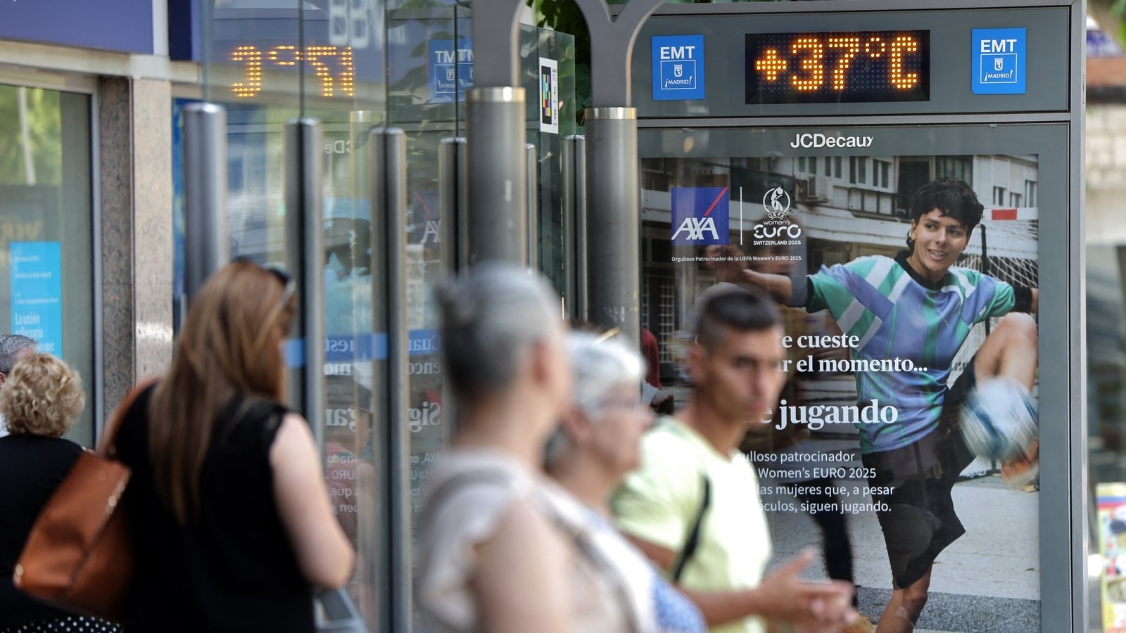 France reports two deaths in heatwave, 300 hospitalised
