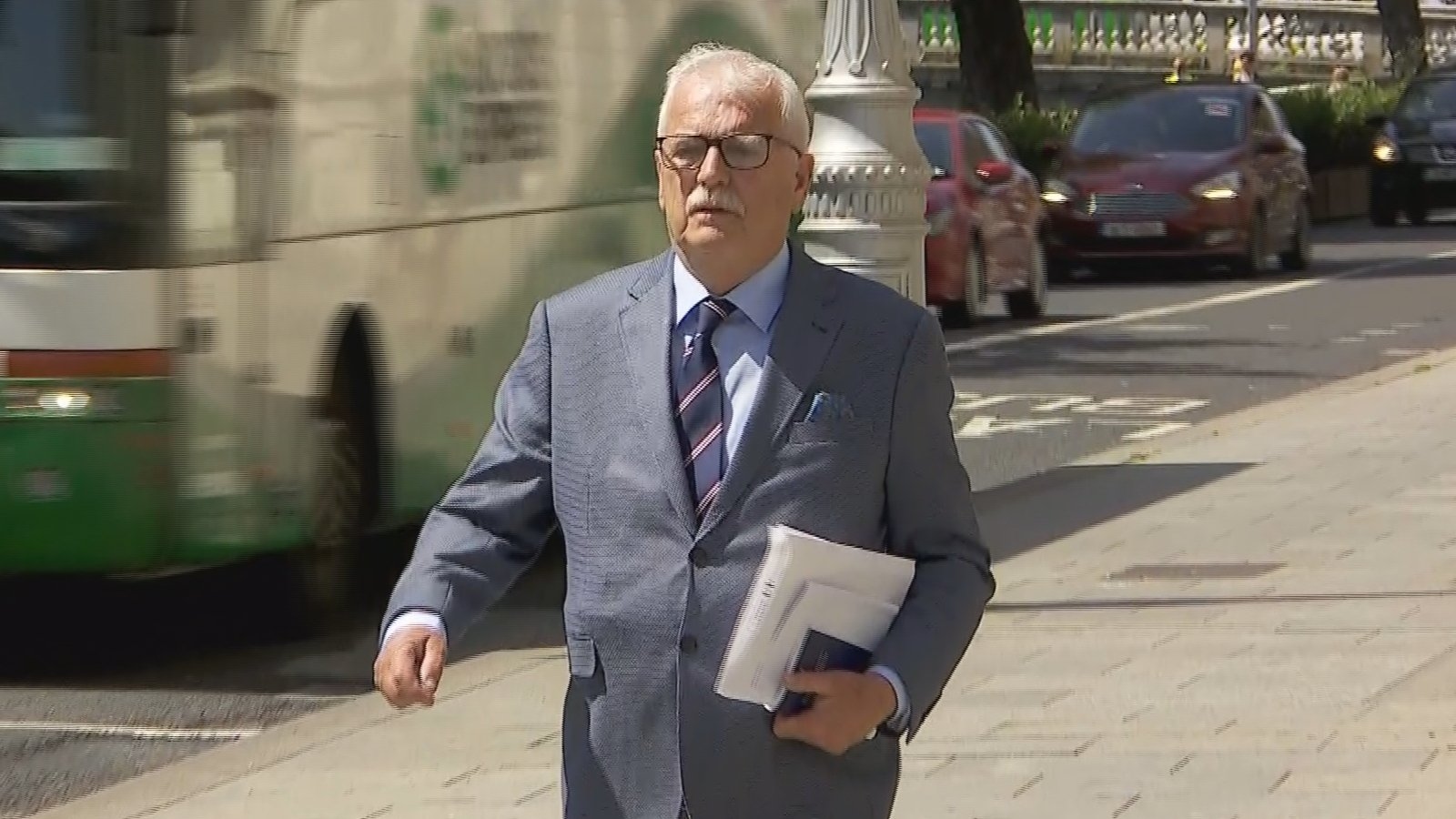 McGrath says he was treated same as senior ministers