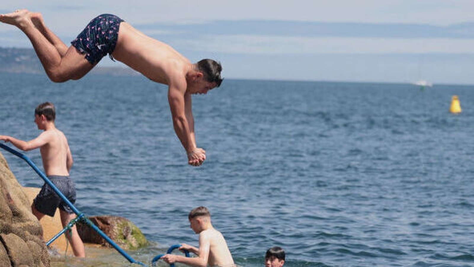 Swimmers warned of rip currents ahead of high temperatures