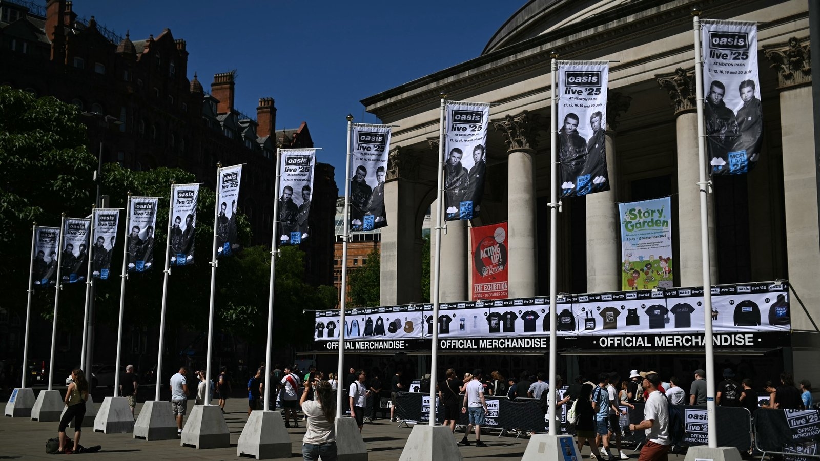 Fences erected at Oasis's Manchester gig site as ticketless fans urged not to go