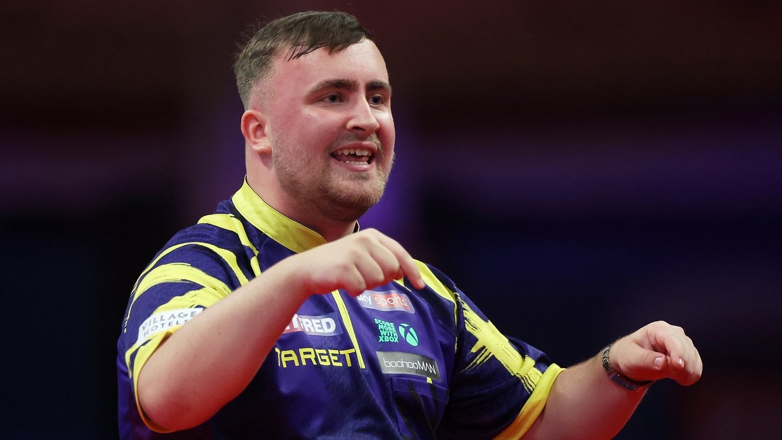 Luke Littler digs deep to keep World Matchplay hopes alive