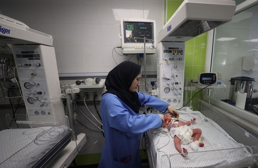 The Guardian: lives of hundreds of infants in Gaza threatened by ban on import of baby formula