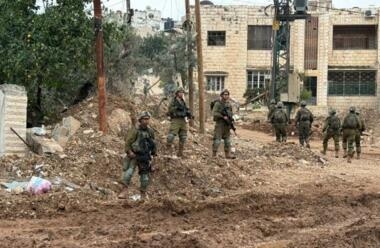 Zionist enemy forces raid Al-Dhahiriya, Dura, & Madma, set up checkpoint near Bethlehem