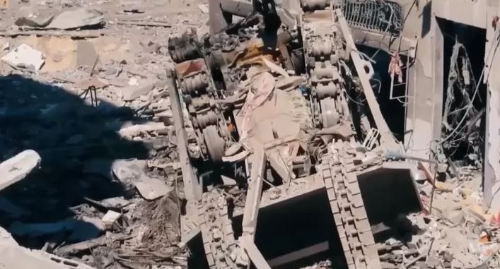 Saraya al-Quds destroys an Israeli military bulldozer east of Khan Yunis