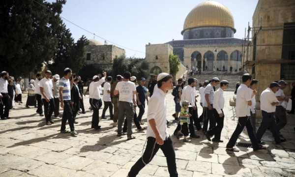 Dozens of Zionist settlers storm Al-Aqsa Mosque compound
