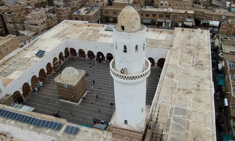 Crowds perform Eid al-Fitr prayers in Sana'a and other governorates