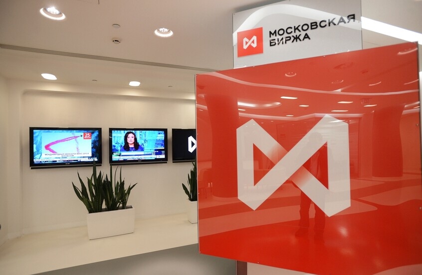 Moscow exchange drops below 2,800 points