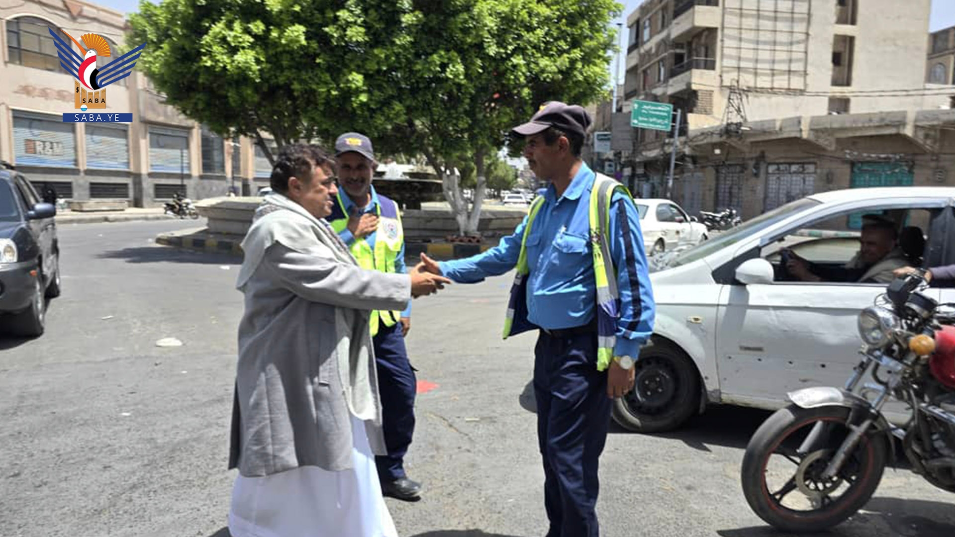 Sana'a official visits Traffic Police with Eid gifts