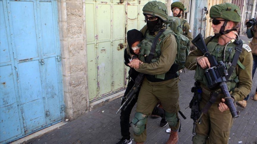 Israeli enemy arrests 4 Palestinians, including child, in various areas of West Bank
