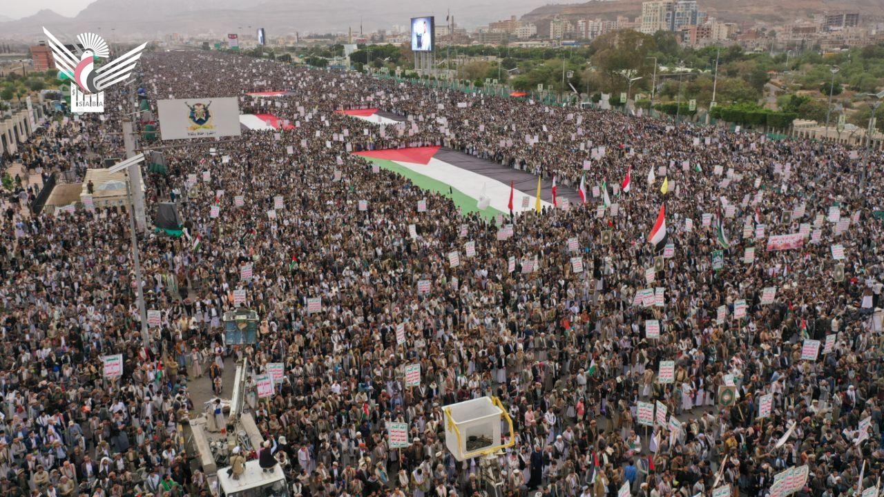 Massive rallies in Sana'a affirming steadfastness with Gaza & readiness to confront aggression