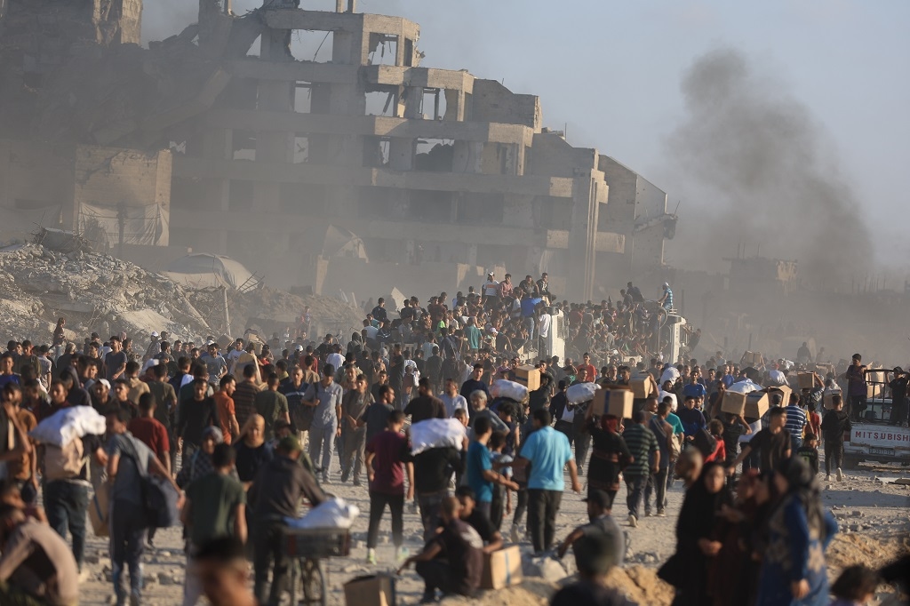 13 Palestinians Martyred, including 3 Sibling Children, in Zionist Bombing Across Gaza Strip