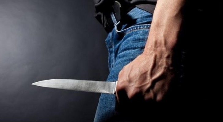شاب أردني يُقتل طعنًا بعد رفضه دفع المال لمدمن مخدرات