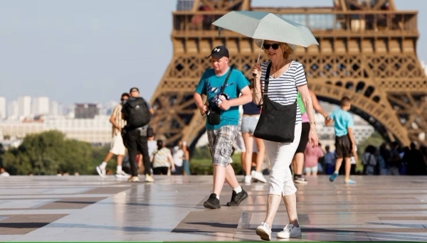 Eiffel Tower is closed to tourists due to searing heat